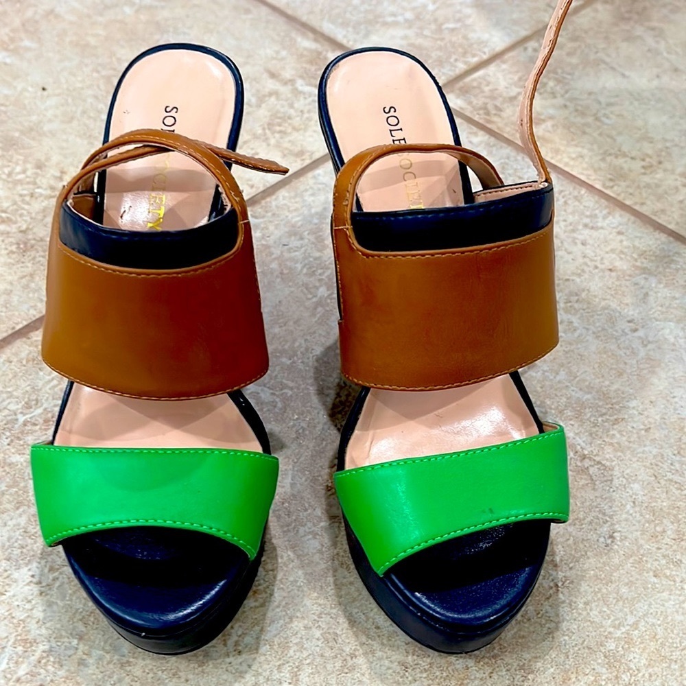 Sole Society navy and green wedge. Size 5